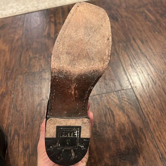 Frye Heath Boot
Black womens size 6.5 side zipper in GUC perfect for winter - Picture 8 of 10